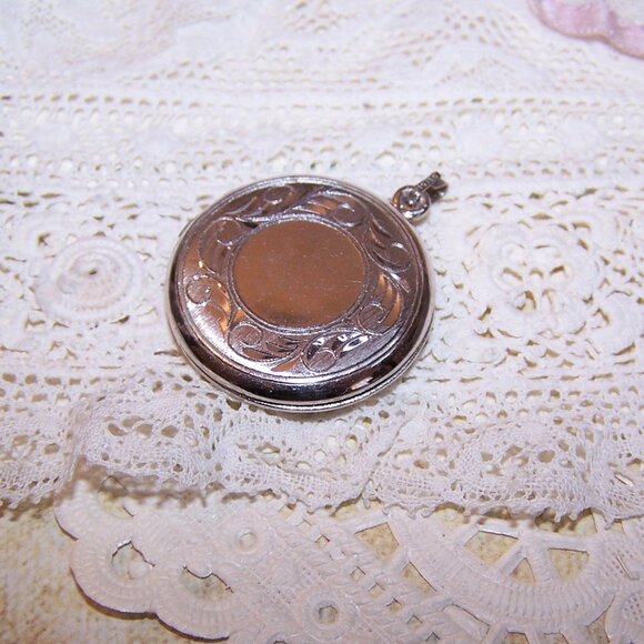Van Dell Round Sterling Silver Locket - Engraved Design to Front - Picture 3 of 5
